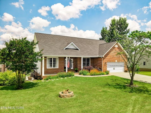 Photo of 5129 Eagle Crossing Drive, Maryville, TN 37801 (MLS # 1344986)