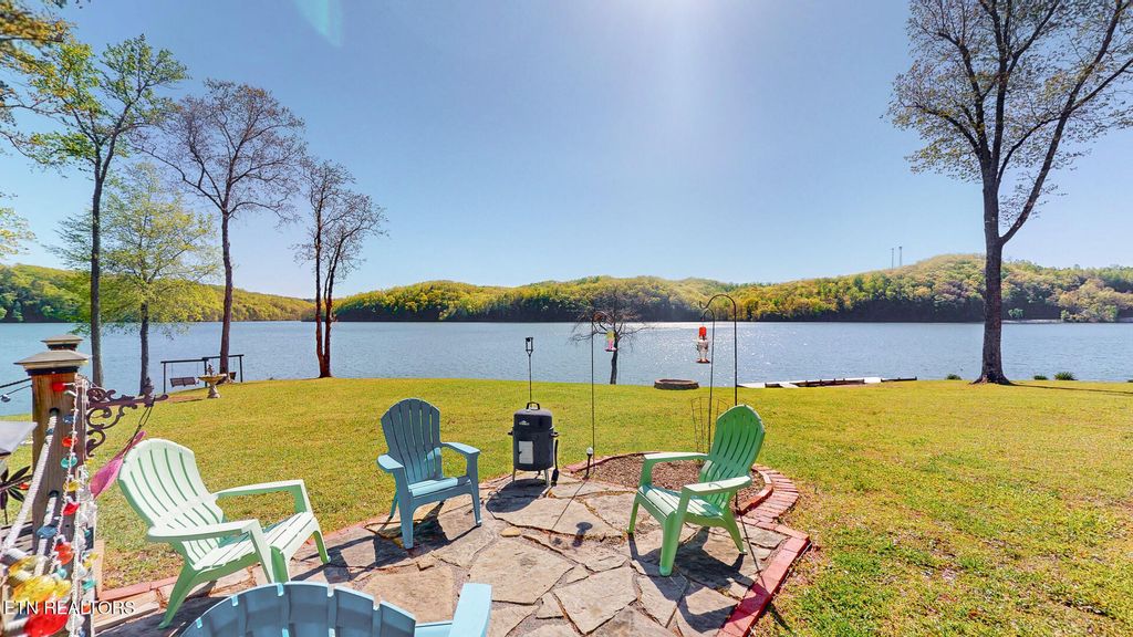 Photo of 175 Kingfisher Rd, Rockwood, TN 37854 (MLS # 1297761)