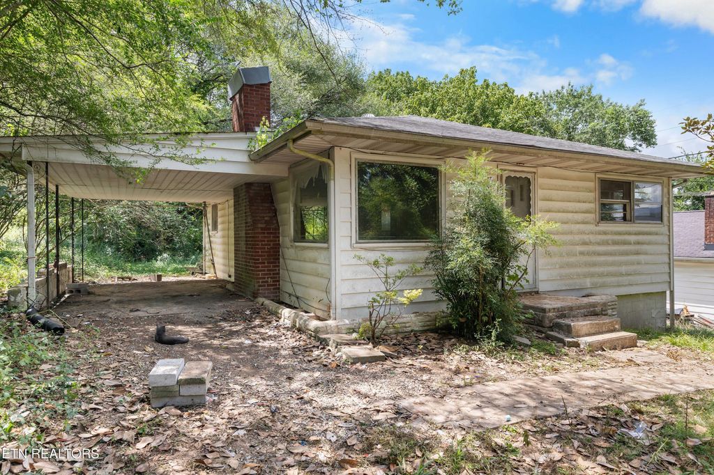Photo of 110 Pine Lane, Oliver Springs, TN 37840 (MLS # 1311998)