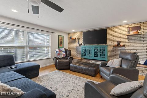 Tiny photo for 308 Sanford Ave, Clinton, TN 37716 (MLS # 1326292)