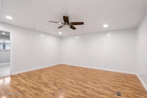 Tiny photo for 308 Sanford Ave, Clinton, TN 37716 (MLS # 1326292)