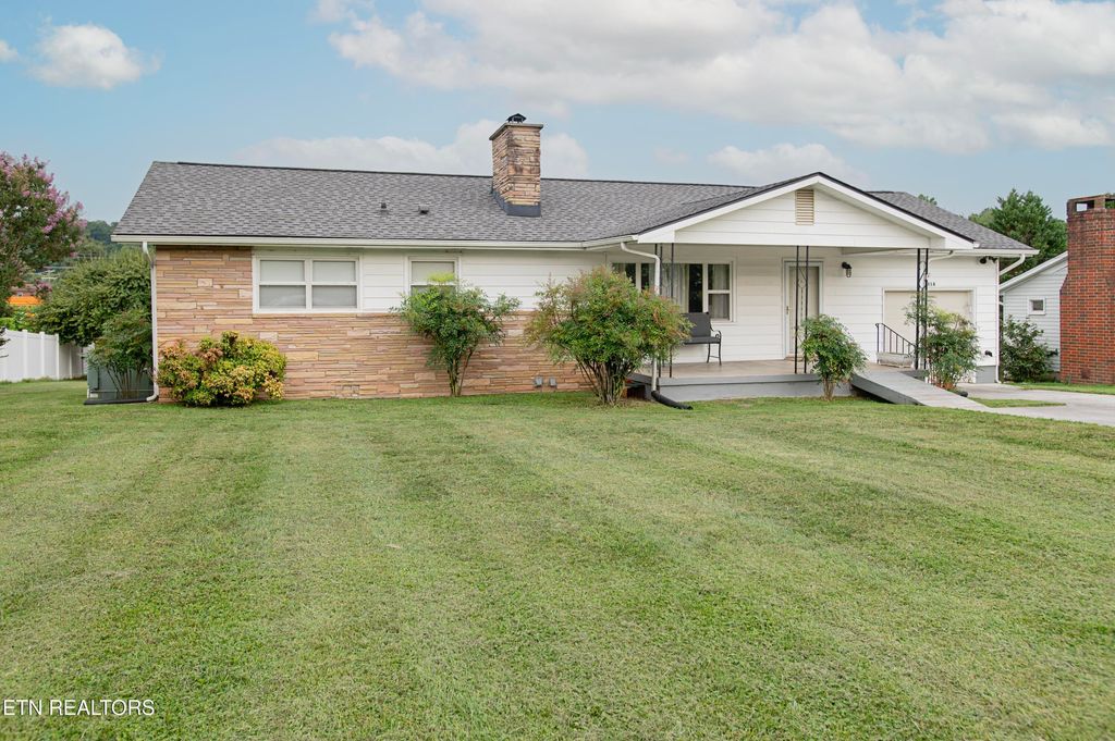 Photo of 416 Highland Drive, Clinton, TN 37716 (MLS # 1310771)