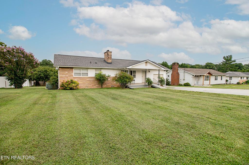 Photo of 416 Highland Drive, Clinton, TN 37716 (MLS # 1310771)