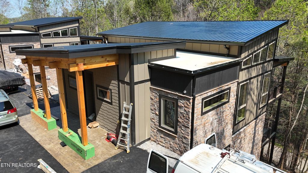 Photo of 524 Ogle Drive, Pigeon Forge, TN 37863 (MLS # 1329726)