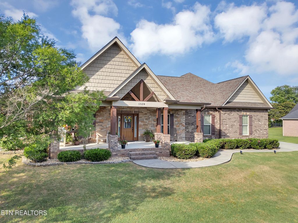 Photo of 1528 Aberdeen Drive, Alcoa, TN 37701 (MLS # 1302407)