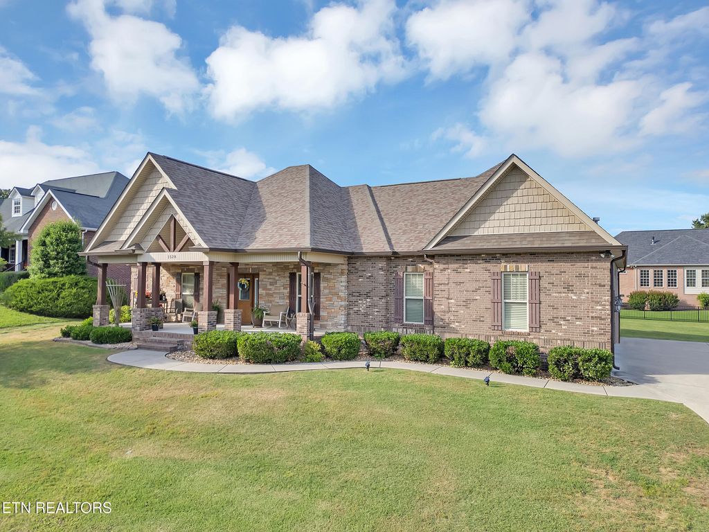 Photo of 1528 Aberdeen Drive, Alcoa, TN 37701 (MLS # 1302407)