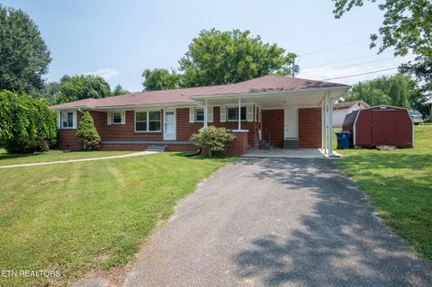 Photo of 202 Birch St, Harriman, TN 37748 (MLS # 1350079)