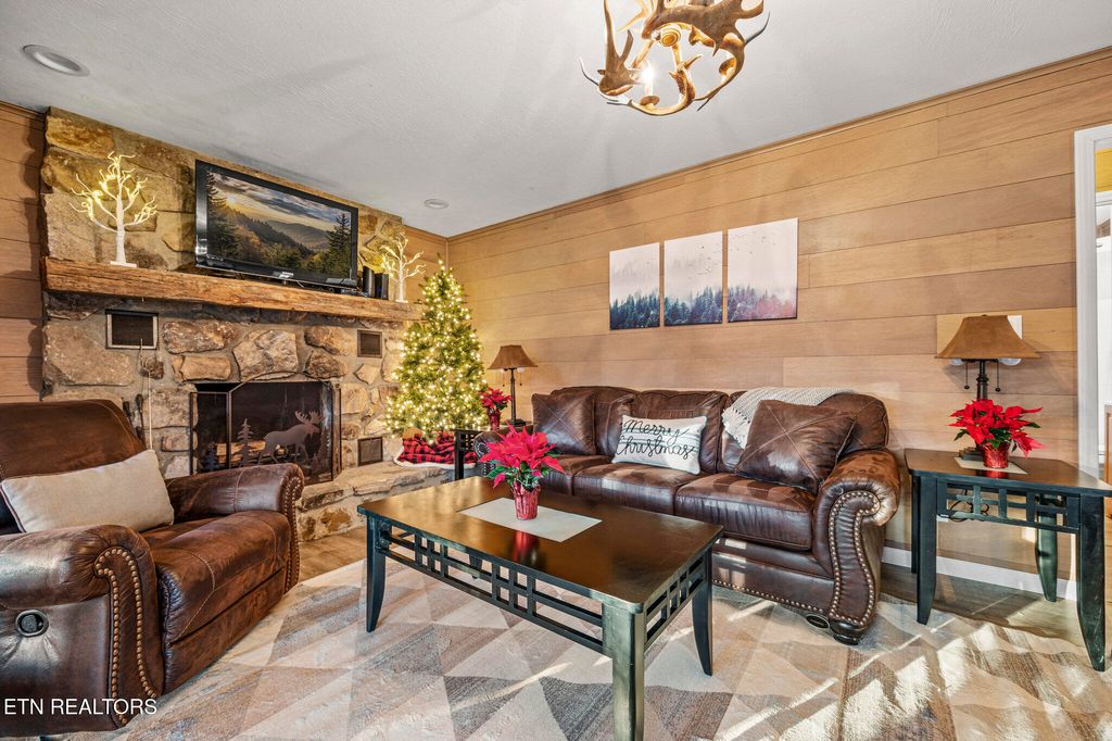 Photo of 1303 Ski View Ln, Sevierville, TN 37876 (MLS # 1316821)