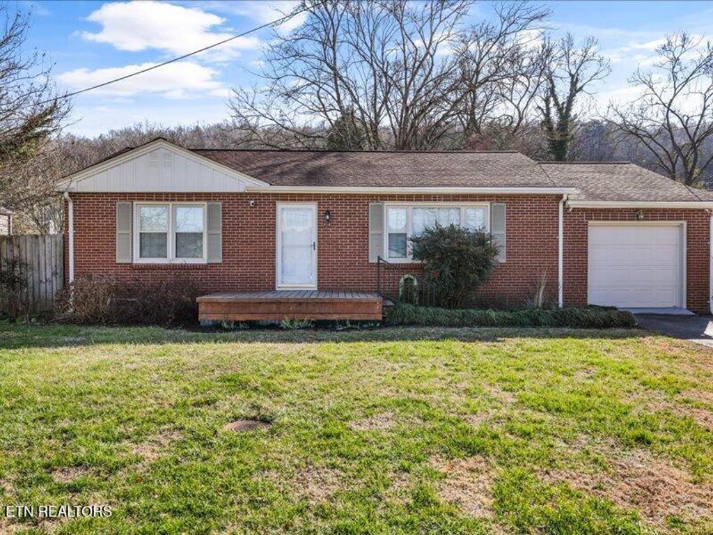 Photo of 818 Rosedale Ave, Kingston, TN 37763 (MLS # 1325782)