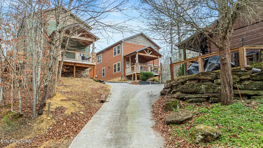 Photo of 1012 Ravens Ford Way, Sevierville, TN 37876 (MLS # 1338369)