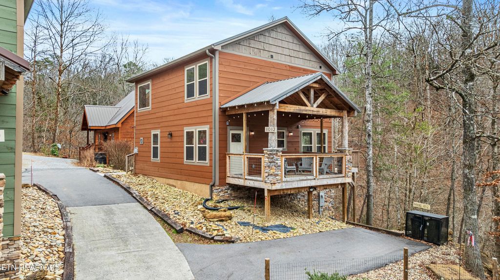 Photo of 1012 Ravens Ford Way, Sevierville, TN 37876 (MLS # 1338369)