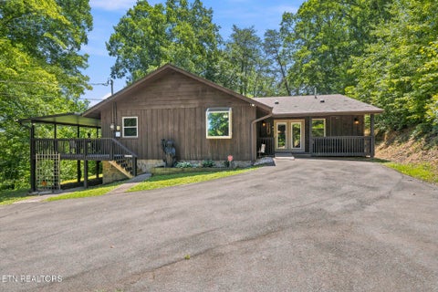 Photo of 1501 Walt Price Rd, Pigeon Forge, TN 37876 (MLS # 1345161)