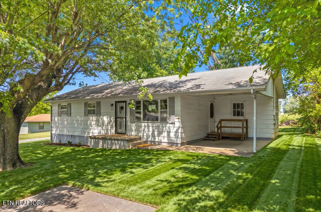 Photo of 215 Hillcrest St, Rogersville, TN 37857 (MLS # 1340859)