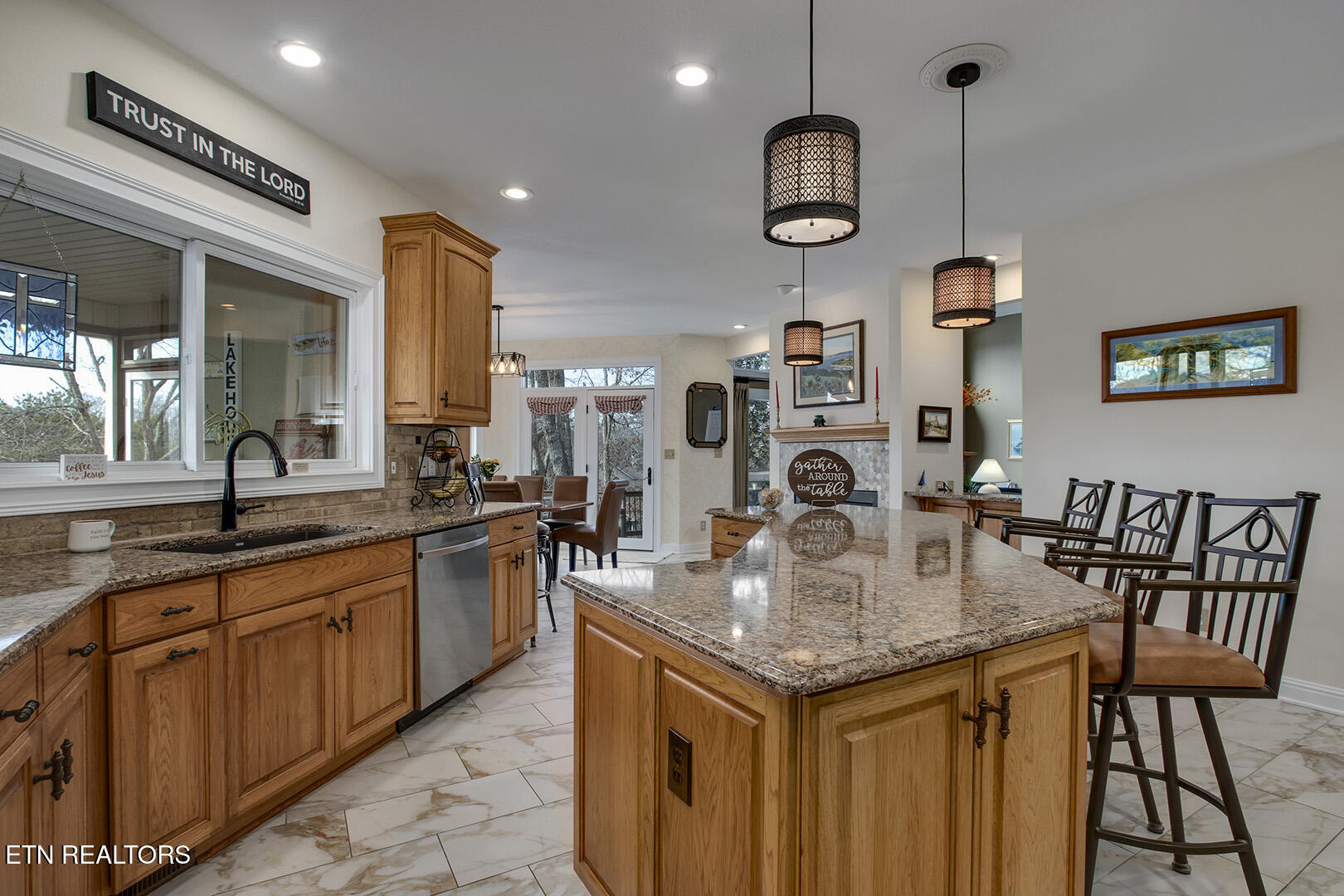 Loudon, Tennessee, 37774, United States, 4 Bedrooms Bedrooms, ,5 BathroomsBathrooms,Residential,Active,2015473