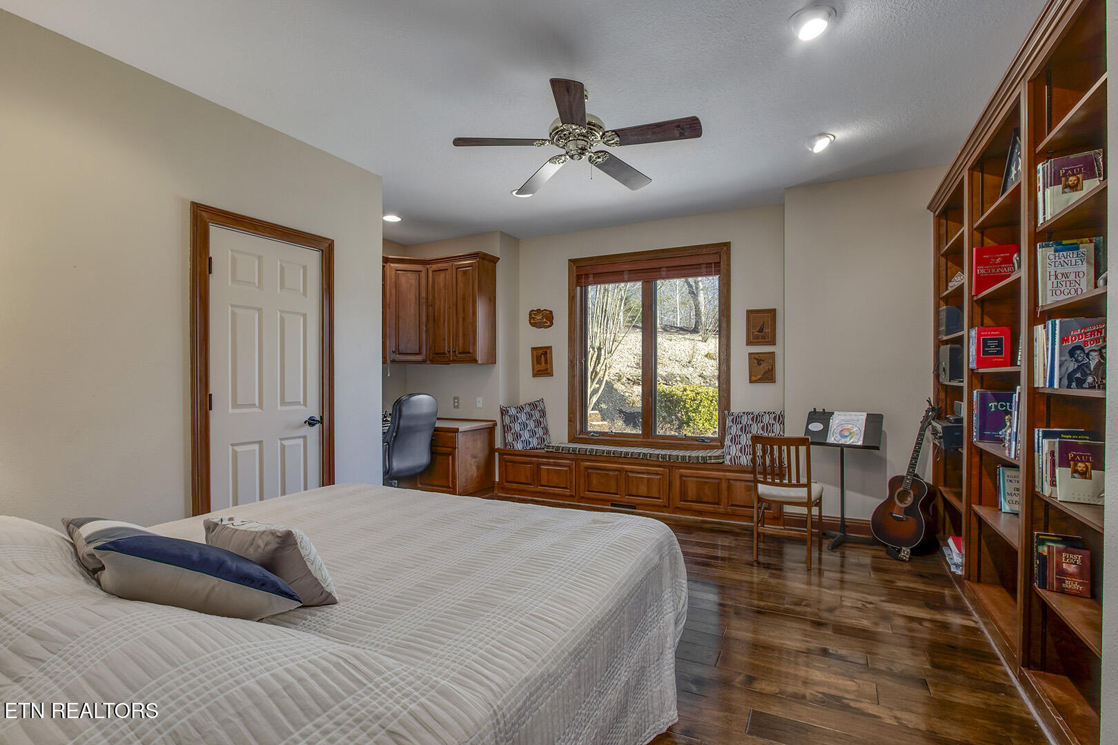 Loudon, Tennessee, 37774, United States, 4 Bedrooms Bedrooms, ,5 BathroomsBathrooms,Residential,Active,2015473