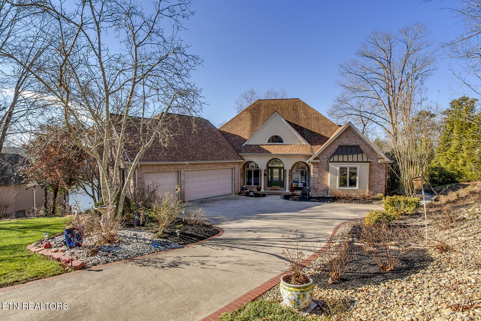 Loudon, Tennessee, 37774, United States, 4 Bedrooms Bedrooms, ,5 BathroomsBathrooms,Residential,Active,2015473
