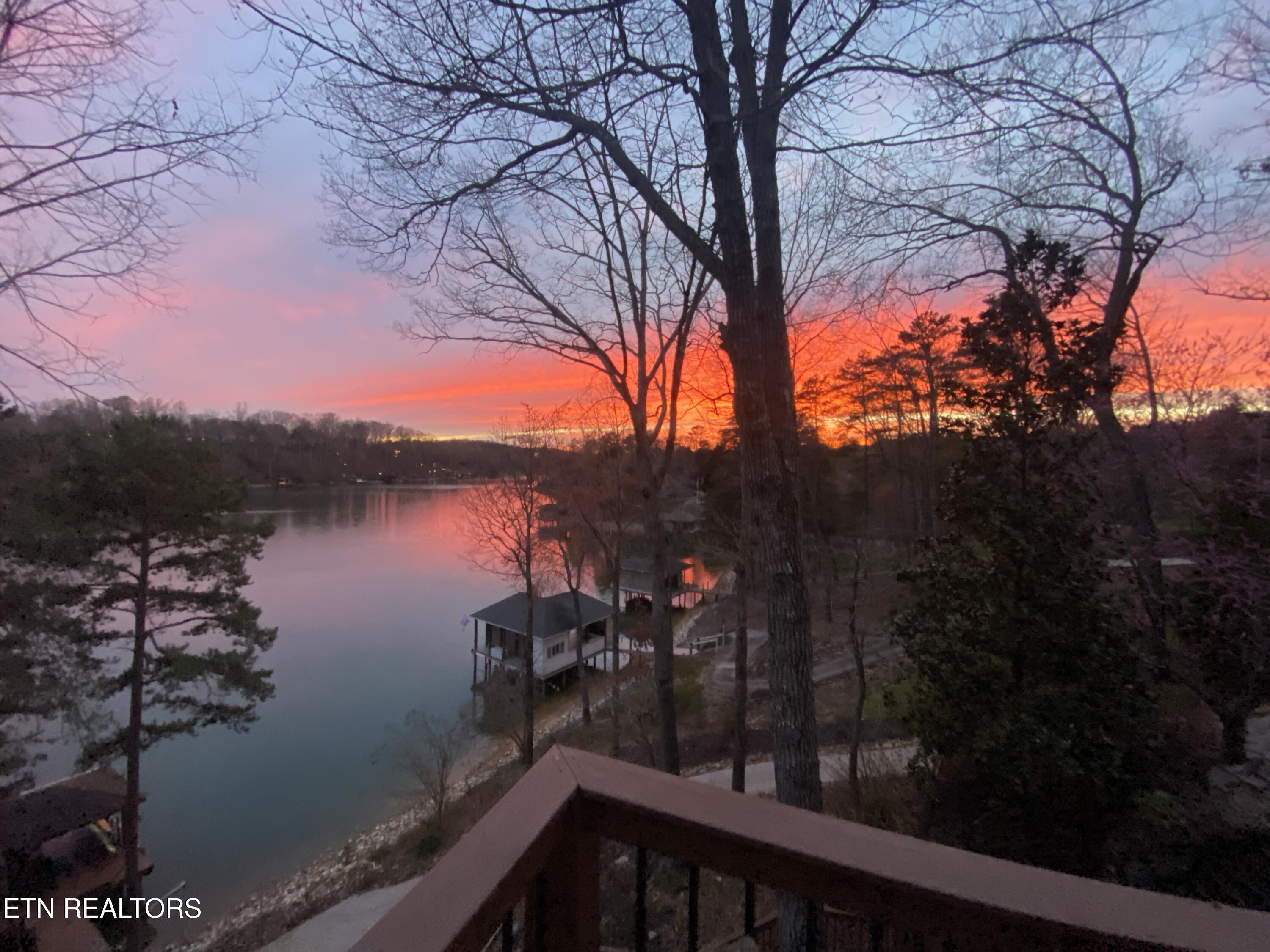 Loudon, Tennessee, 37774, United States, 4 Bedrooms Bedrooms, ,5 BathroomsBathrooms,Residential,Active,2015473