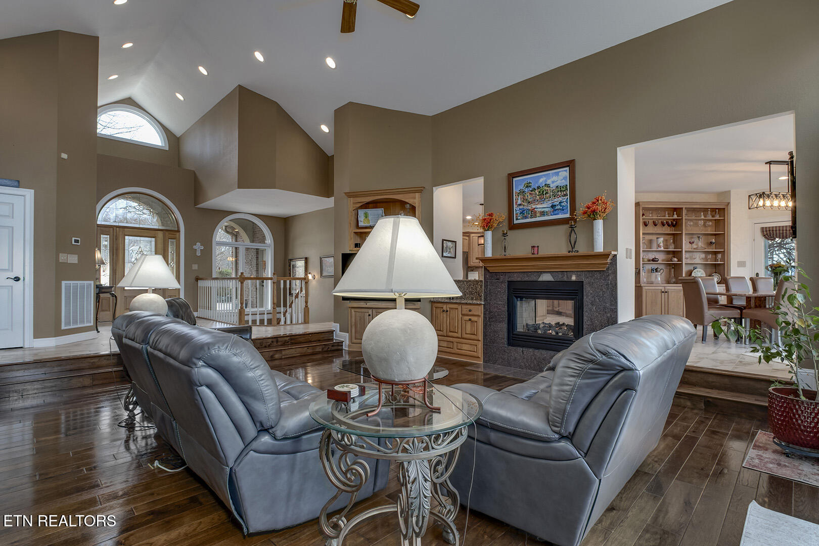 Loudon, Tennessee, 37774, United States, 4 Bedrooms Bedrooms, ,5 BathroomsBathrooms,Residential,Active,2015473
