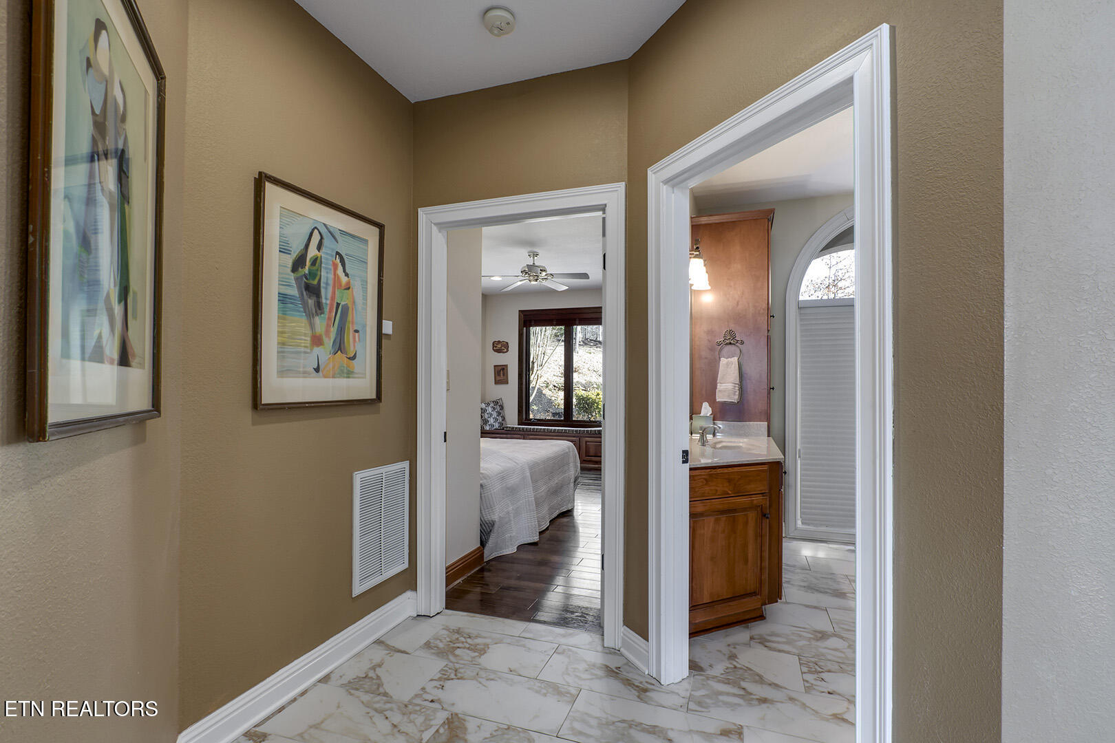 Loudon, Tennessee, 37774, United States, 4 Bedrooms Bedrooms, ,5 BathroomsBathrooms,Residential,Active,2015473