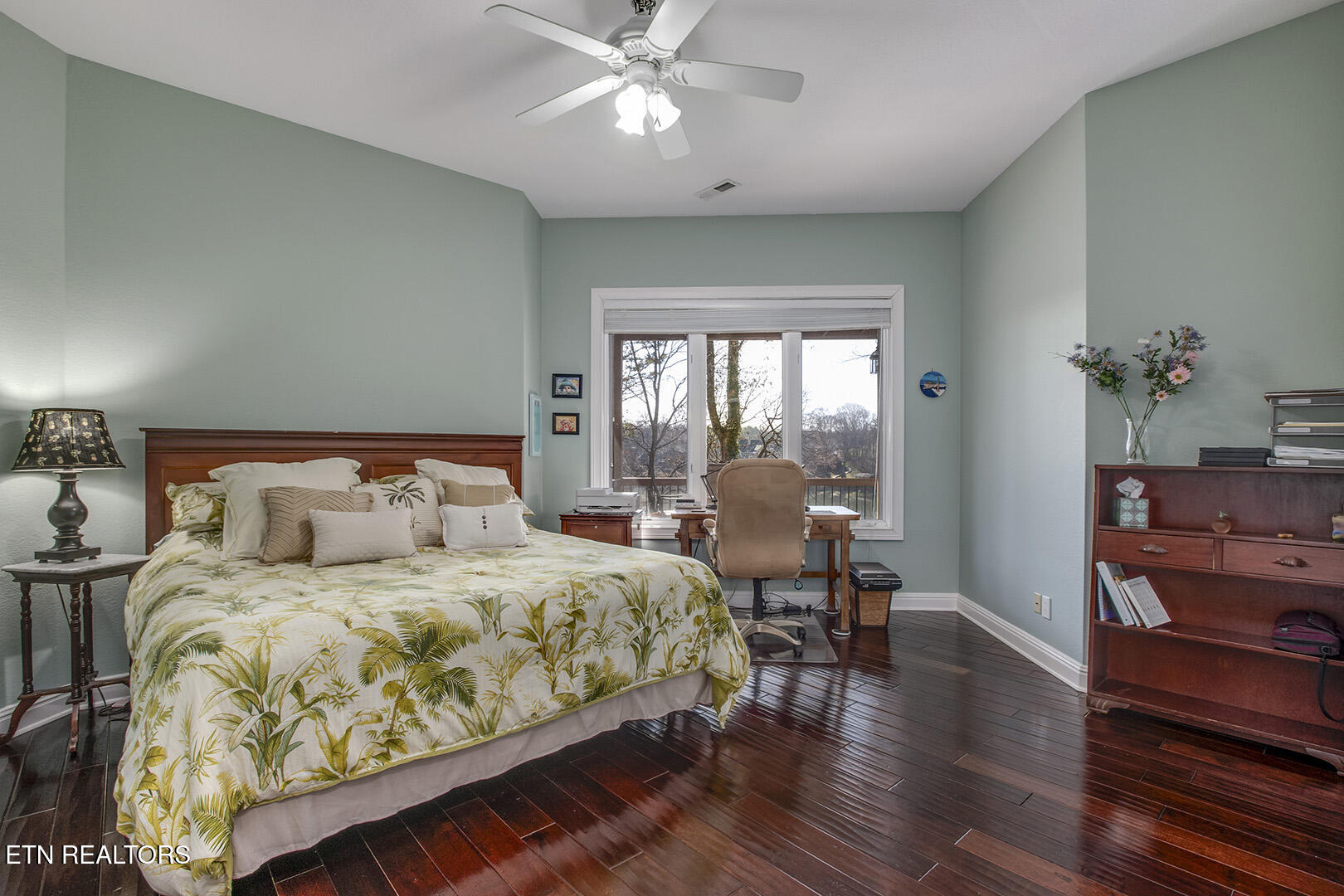 Loudon, Tennessee, 37774, United States, 4 Bedrooms Bedrooms, ,5 BathroomsBathrooms,Residential,Active,2015473