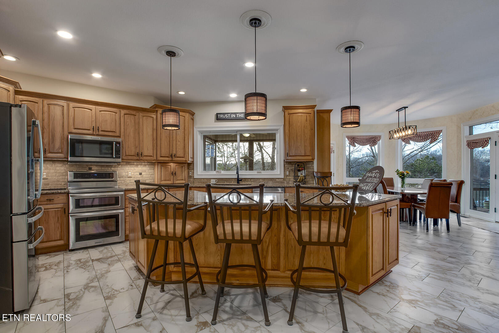Loudon, Tennessee, 37774, United States, 4 Bedrooms Bedrooms, ,5 BathroomsBathrooms,Residential,Active,2015473