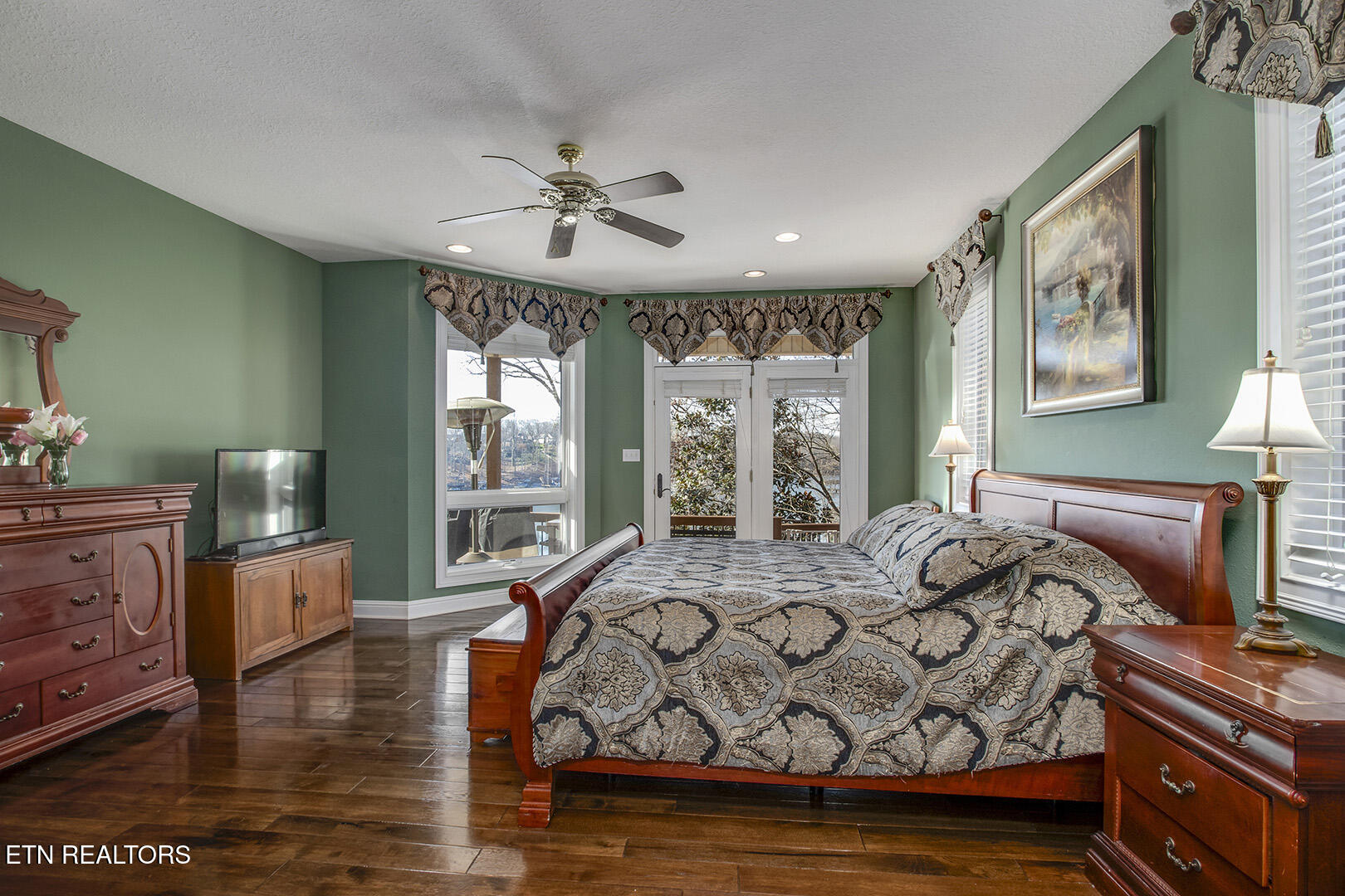 Loudon, Tennessee, 37774, United States, 4 Bedrooms Bedrooms, ,5 BathroomsBathrooms,Residential,Active,2015473