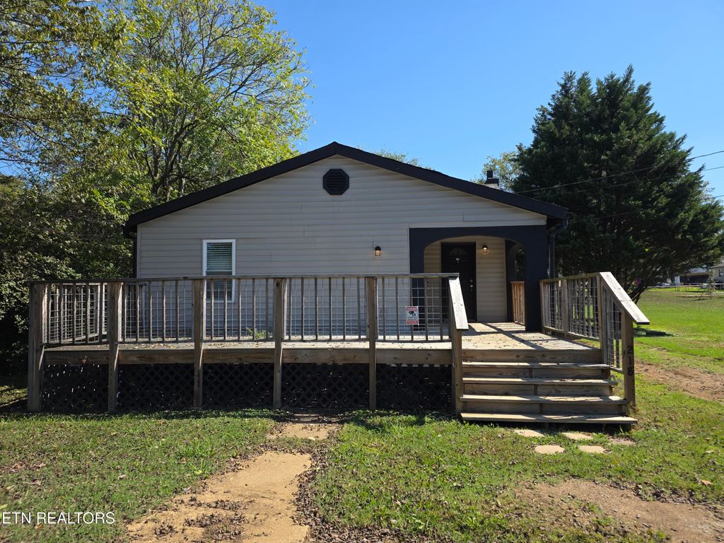Photo of 218 Burns St, Alcoa, TN 37701 (MLS # 1318211)