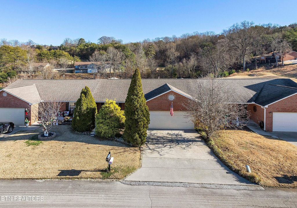 Photo of 912 Muirfield Drive, Maryville, TN 37801 (MLS # 1324409)