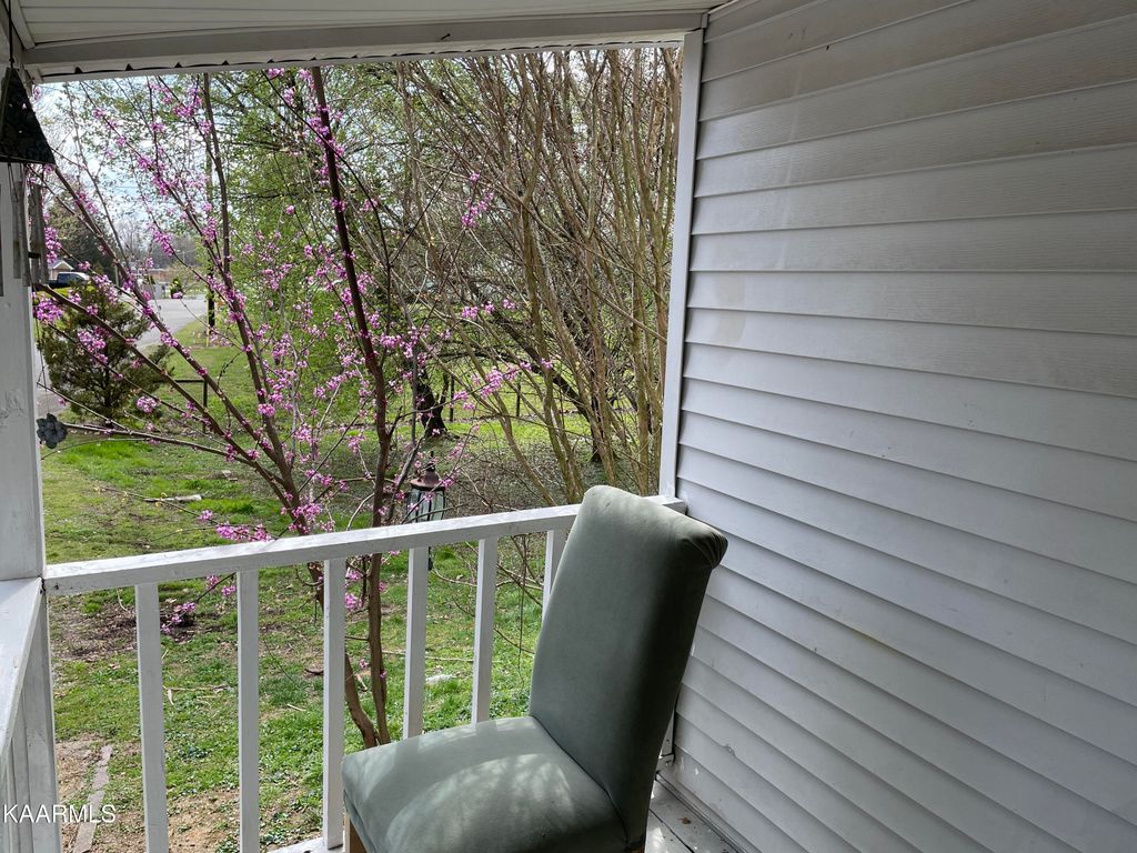 Photo of 114 Dale Ave, Oliver Springs, TN 37840 (MLS # 1226305)