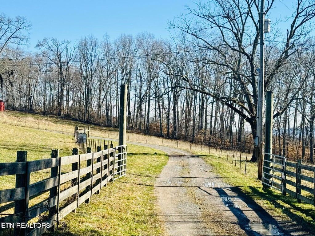 Photo of 755 KING Rd, Tazewell, TN 37879 (MLS # 1275393)