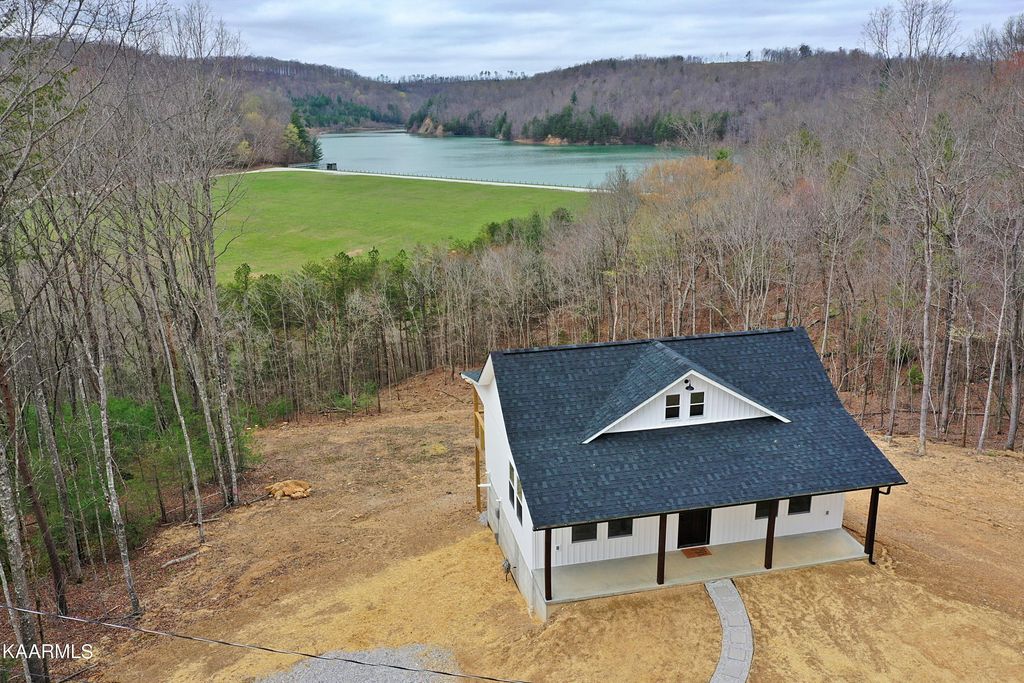 Photo of 463 Evelyn Pvt Rd, Huntsville, TN 37756 (MLS # 1223261)