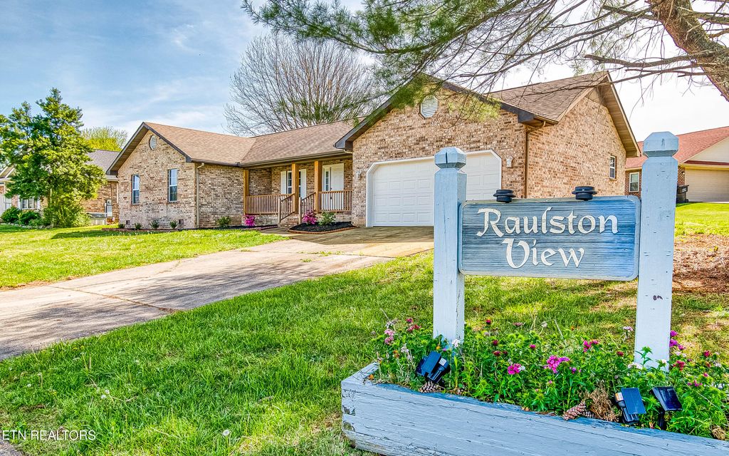 Photo of 2136 Raulston View Drive, Maryville, TN 37803 (MLS # 1335214)