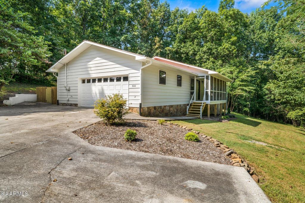 Photo of 5042 Nails Creek Rd, Rockford, TN 37853 (MLS # 1237902)