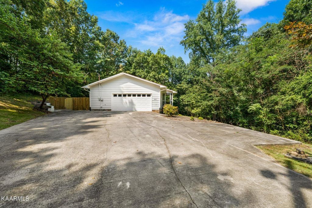 Photo of 5042 Nails Creek Rd, Rockford, TN 37853 (MLS # 1237902)