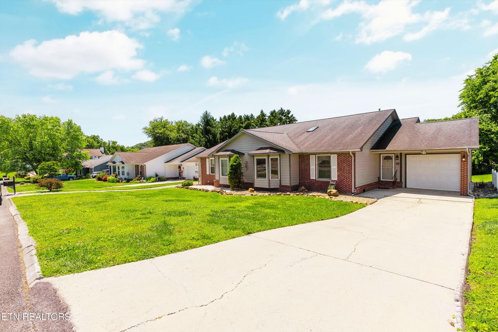 Photo of 15 Breakers Court, Clinton, TN 37716 (MLS # 1301870)