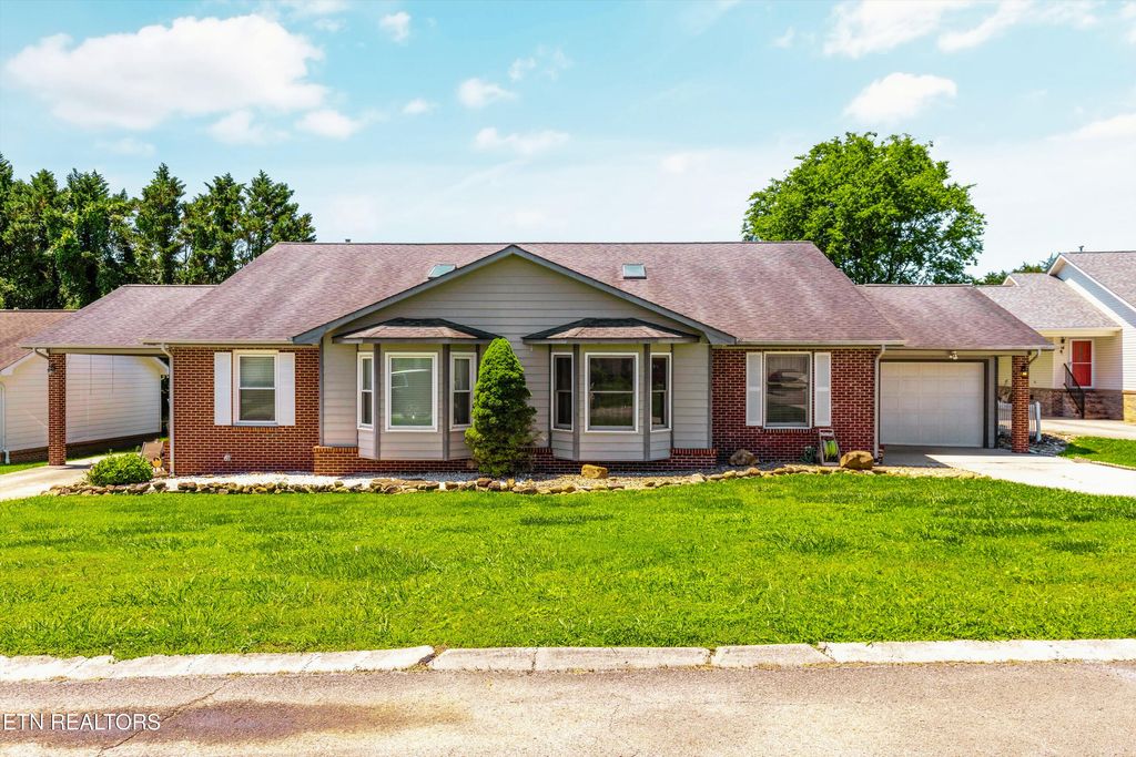 Photo of 15 Breakers Court, Clinton, TN 37716 (MLS # 1301870)