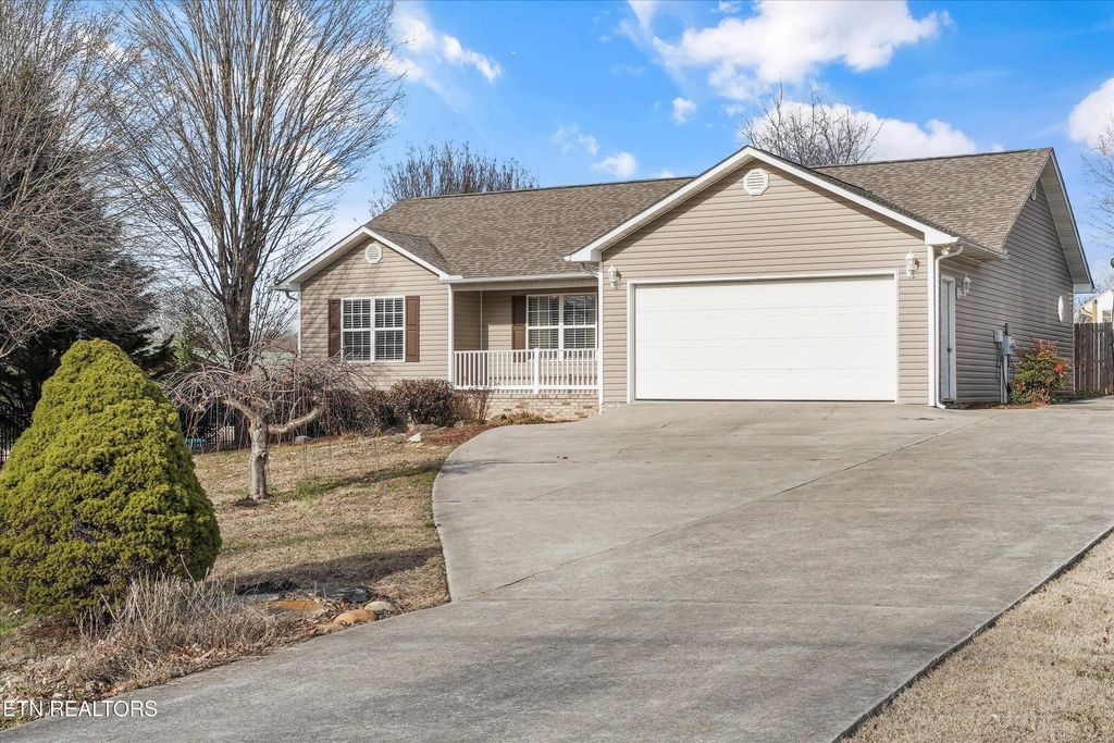 Photo of 913 Corntassel Rd, Vonore, TN 37885 (MLS # 1329163)