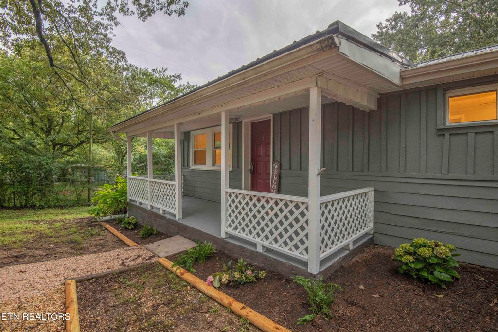 Photo of 143 Shubert St, Kingston, TN 37763 (MLS # 1313154)
