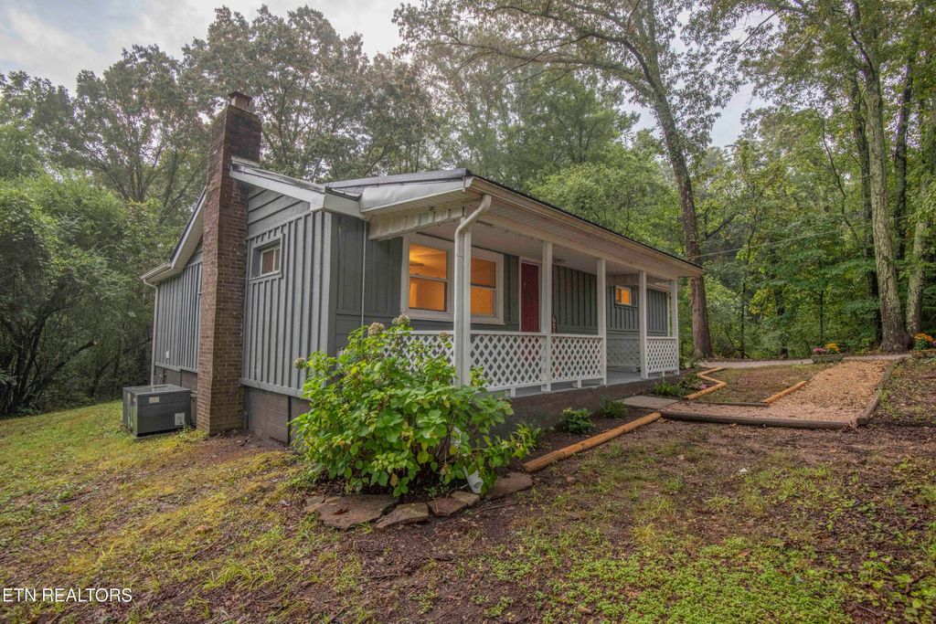 Photo of 143 Shubert St, Kingston, TN 37763 (MLS # 1313154)