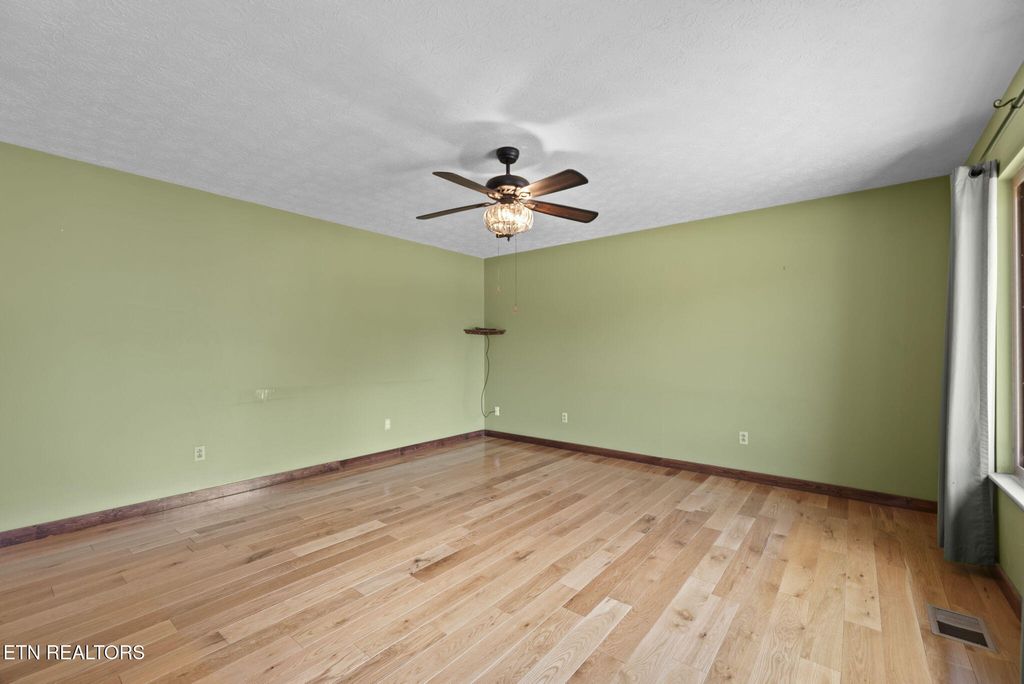 Photo of 102 Edmonds Drive, Oliver Springs, TN 37840 (MLS # 1307438)