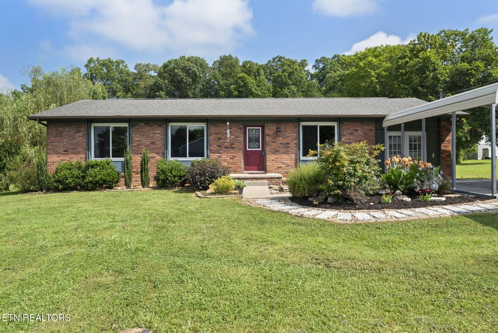 Photo of 102 Edmonds Drive, Oliver Springs, TN 37840 (MLS # 1307438)