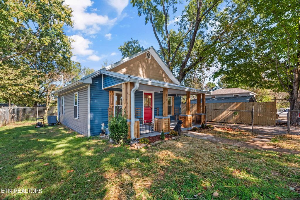 Photo of 206 Rockford Cedar St, Rockford, TN 37853 (MLS # 1279290)