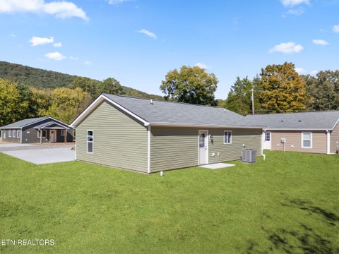 Tiny photo for 119 Bradys Way, Harriman, TN 37748 (MLS # 1359742)