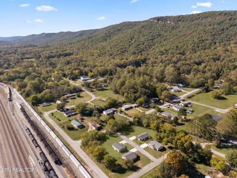 Tiny photo for 119 Bradys Way, Harriman, TN 37748 (MLS # 1359742)
