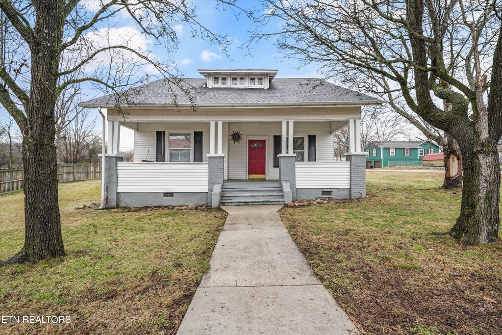 Photo of 1000 Washington Ave, Etowah, TN 37331 (MLS # 1328541)