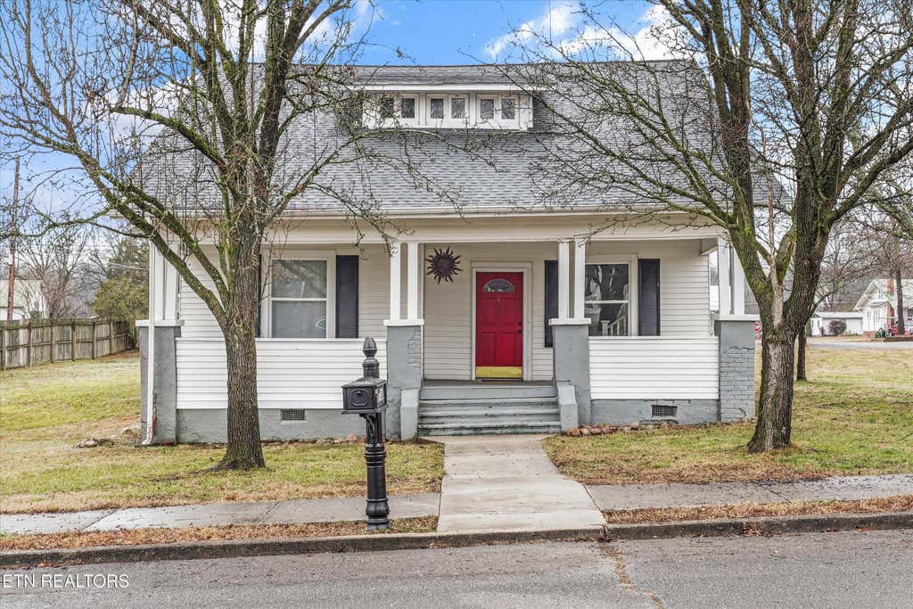 Photo of 1000 Washington Ave, Etowah, TN 37331 (MLS # 1328541)