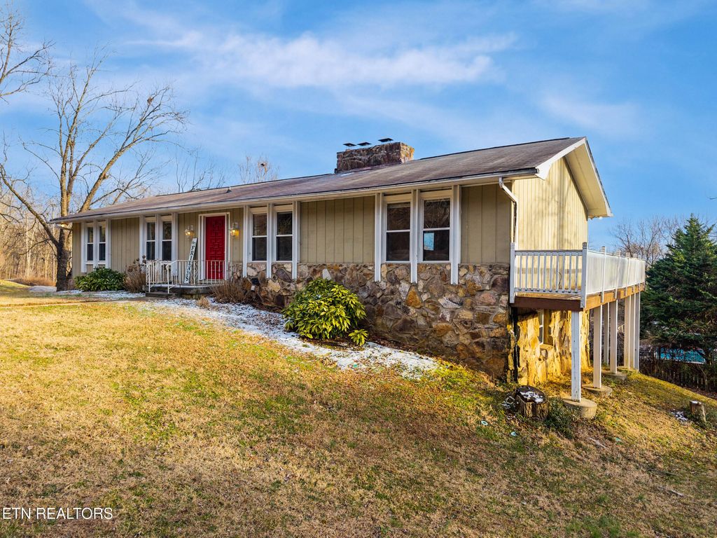 Photo of 8908 Grantop Drive, Knoxville, TN 37923 (MLS # 1327765)