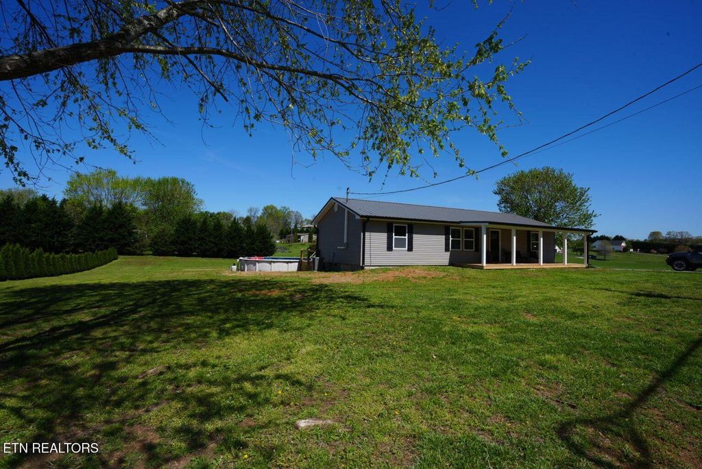 Photo of 1712 Old Oak Grove Rd, Dandridge, TN 37725 (MLS # 1301003)