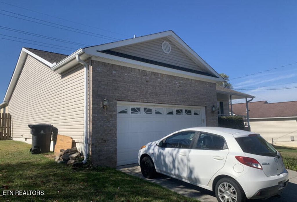 Photo of 5942 Aruba Lane, Knoxville, TN 37921 (MLS # 1322395)