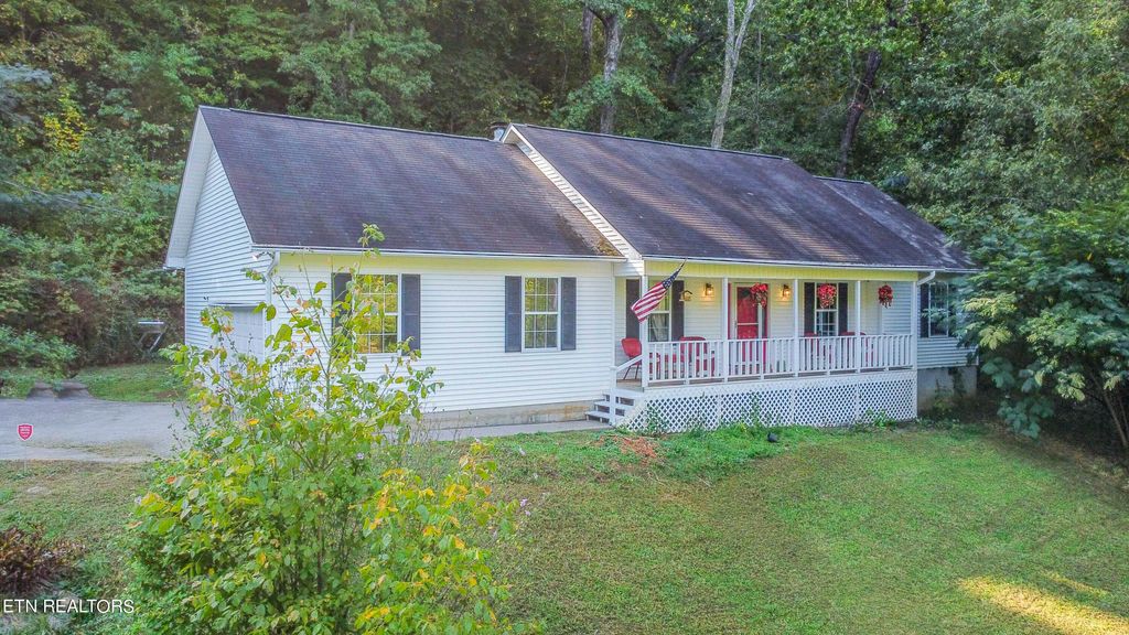 Photo of 689 Mahoney Rd, Oliver Springs, TN 37840 (MLS # 1277015)